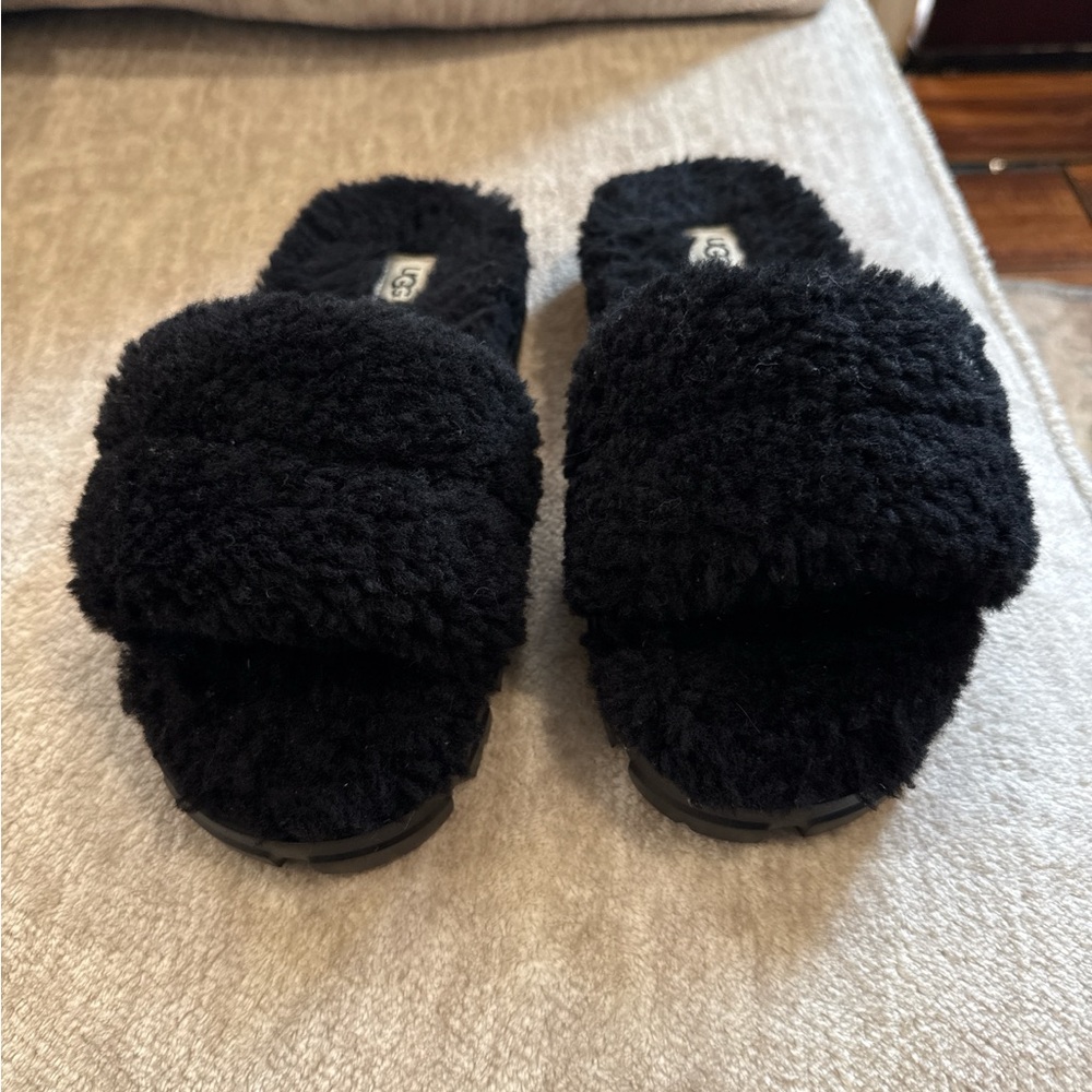 Black Fuzzy Women's Slippers
